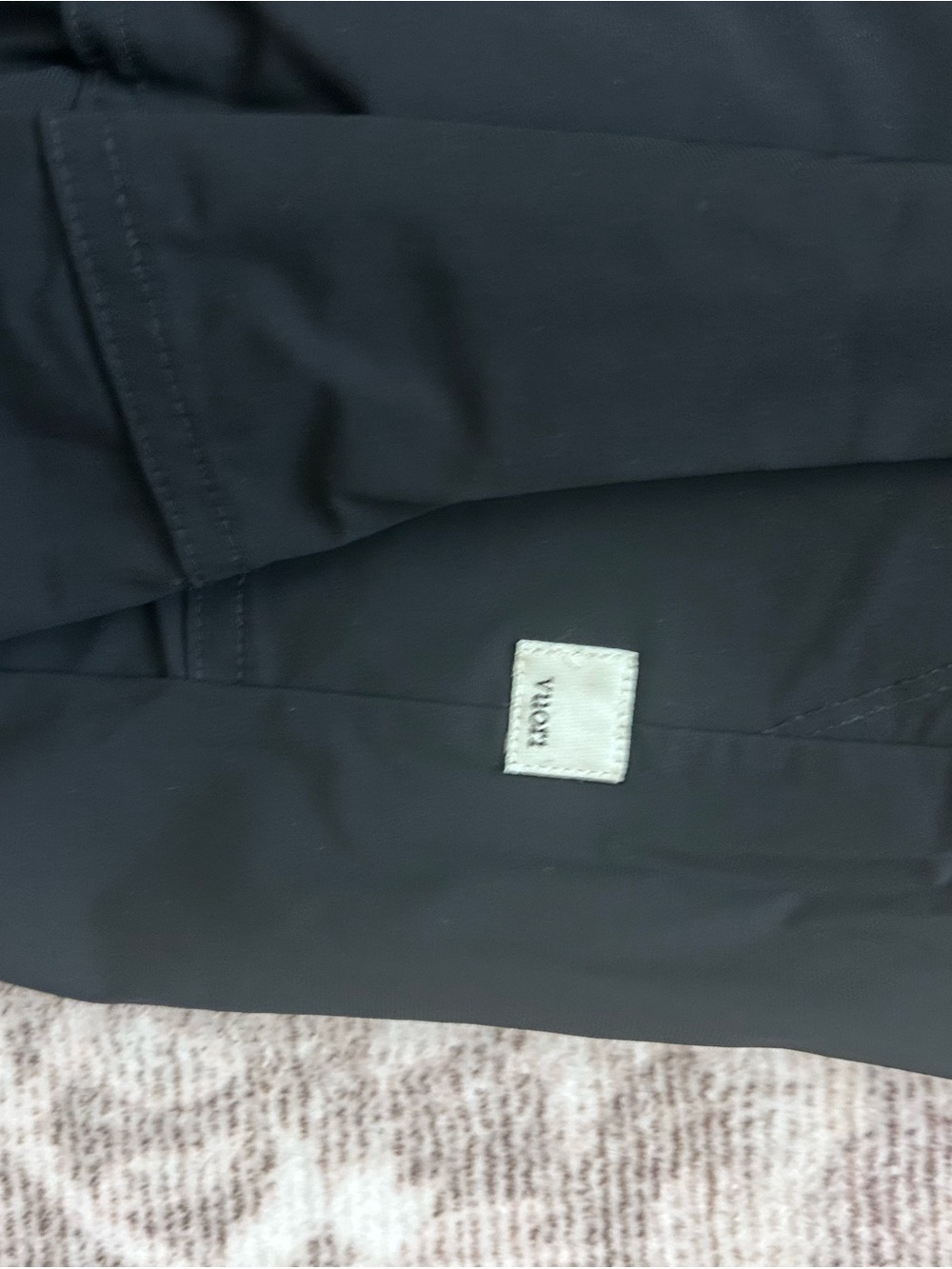 TWO PAIRS Vuori Women's Miles Jogger in Black - Picture 7 of 10